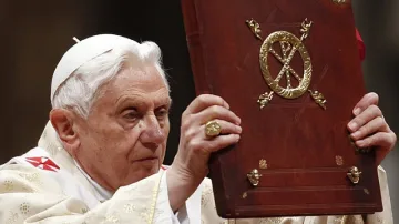 Папата порица комерсиализирането на Коледа  