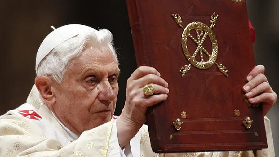 Папата порица комерсиализирането на Коледа  