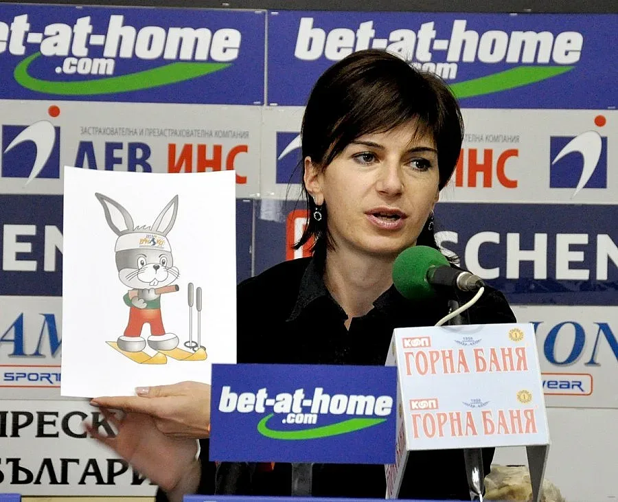 Дафовска показа талисмана на Евро 2013