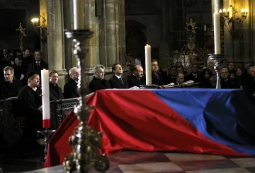 3 минути камбани и салют за Хавел