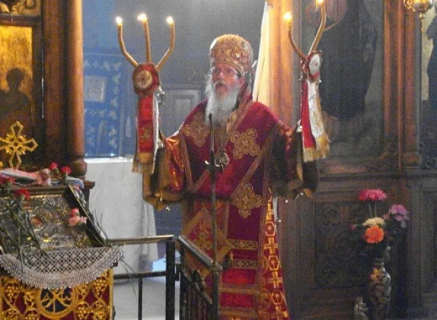 Светите отци още се чудят за досиетата