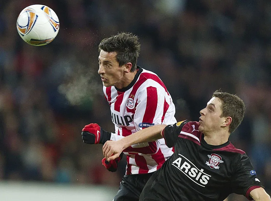 Манолев спечели българското дерби в Холандия 