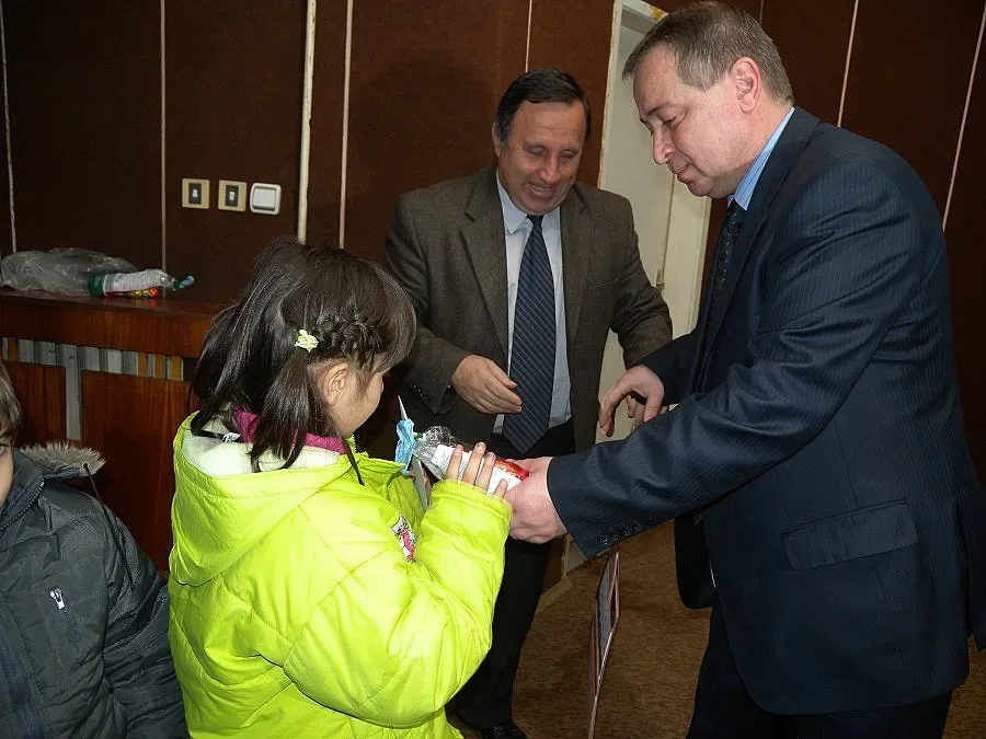 Полицаи събраха пари за децата-сираци  на свои колеги 