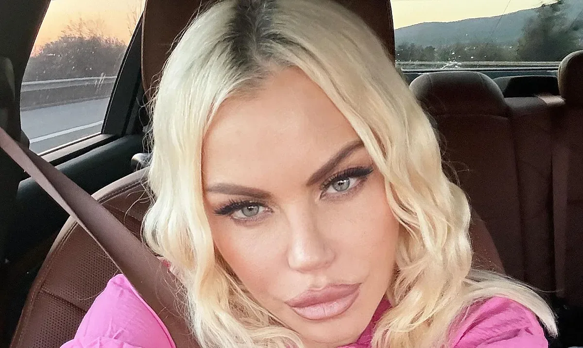 Шок от Камелия! Роклята й предизвика революция (СНИМКА)