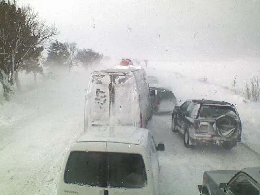 Теглиха закъсали коли край Варна, пристанището е отворено