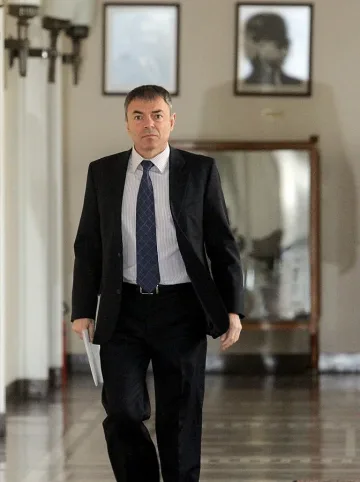 Студенти си избират професорите