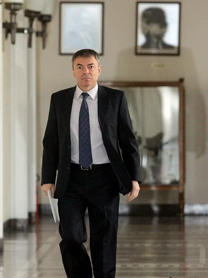 Студенти си избират професорите