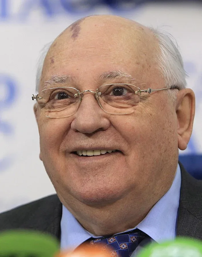 Горби: Срамувам се от Путин