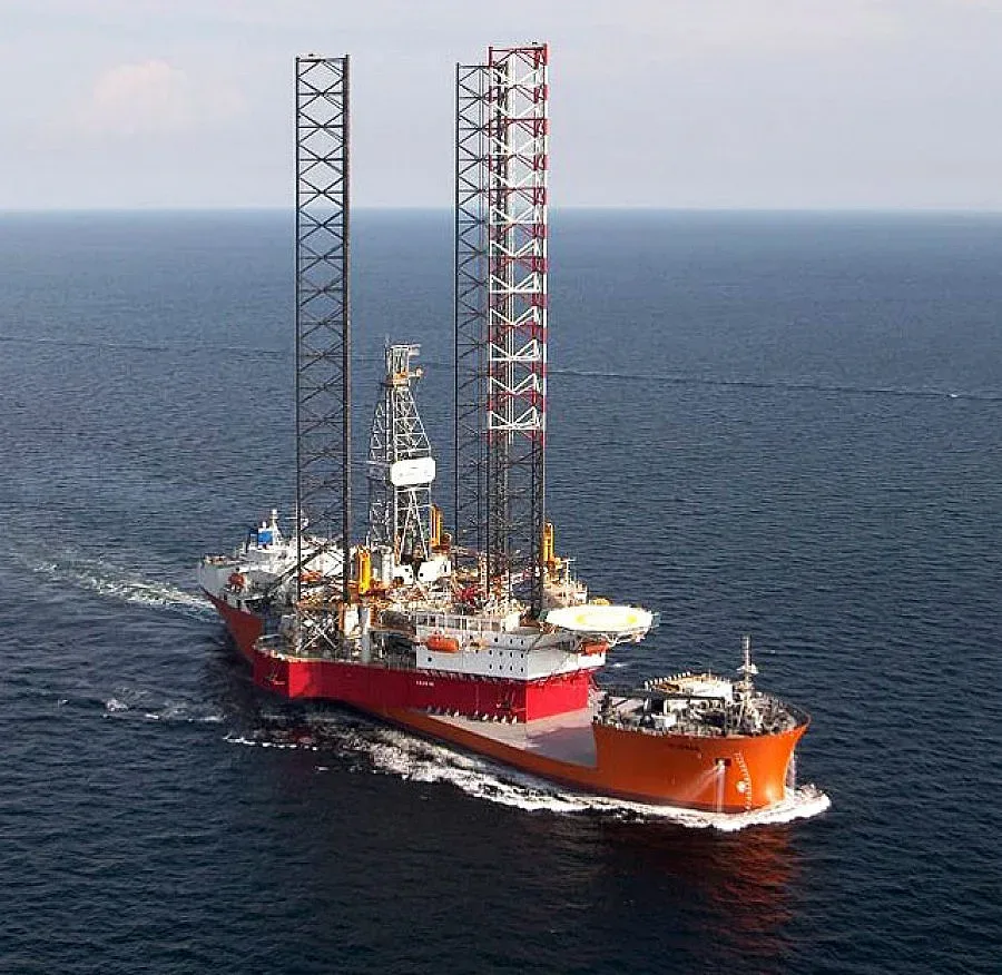 Откриха още пет тела на загинали от "Колская" 