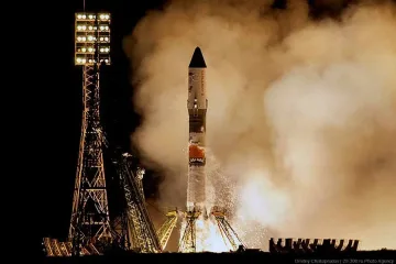 Корабът "Союз" излетя с трима космонавти на борда