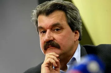 Адвокат Батков - герой в книга за футбола