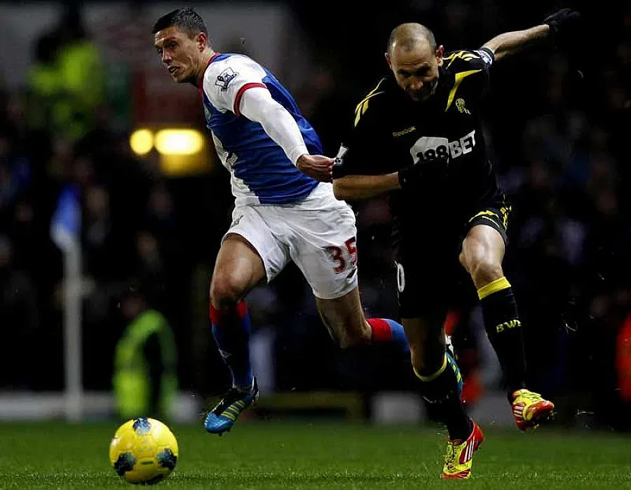 Марто с асистенция за победа на "Болтън"