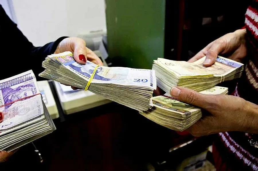 Брокерите обедняха, в телекомите трупат пачки