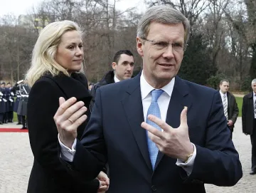 Притискат германския президент - ползвал вили на бизнесмени  