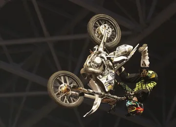 Летящи мотори омагьосаха София