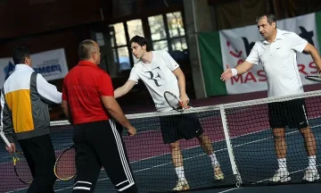 Изненада, Бойко загуби на тенис