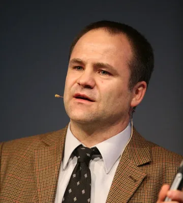 Легендарен доктор лекува рак без скалпел