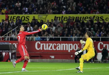 "Реал" (Мадрид) ще зимува на върха, Роналдо пак с хеттрик (ВИДЕО)