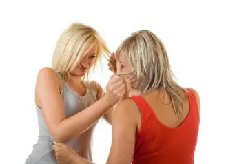 Сестри се сбиха жестоко по време на оргия