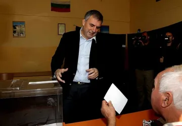 Калфин иска шах в училище