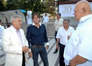 Феновете на "Левски" зад Иво Тонев