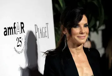 Сандра Бълок бяга панически от мъжете 