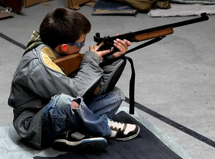 10-годишен простреля сестра си с пушка