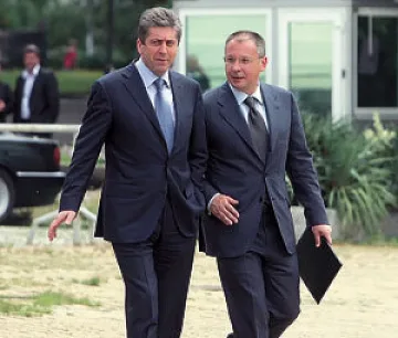 Комсомолци топят ледовете между Първанов и Станишев