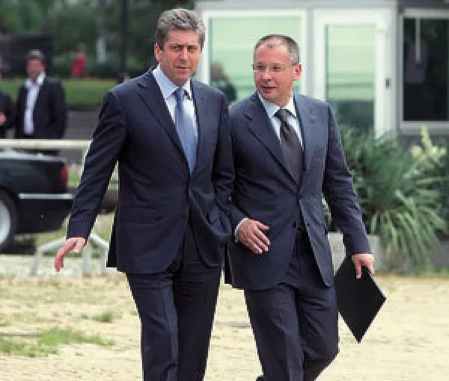 Комсомолци топят ледовете между Първанов и Станишев