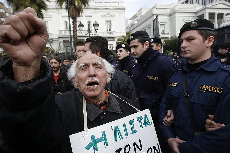 Стачки от Гърция до Дания раздират Европа