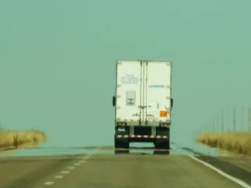 ТИР с мандарини се обърна на Околовръстното 