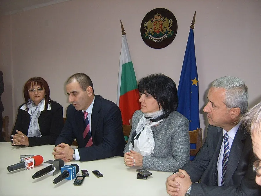 Цветанов: Задържани са 63-ма за палежите