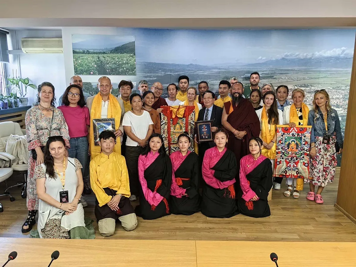 Гости от далечен и мистичен Тибет отнасят любовта към Казанкък със себе си