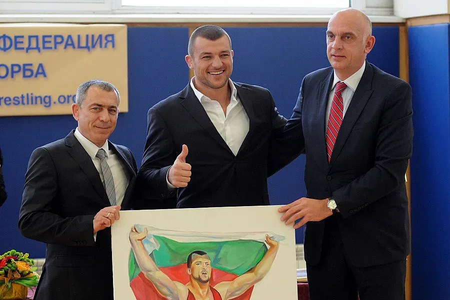 Елис Гури пребори Златева за №1