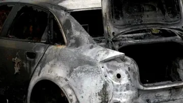 Запалиха кола и в Бургас