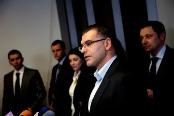 Дянков дарява икони на манастира на прабаба си