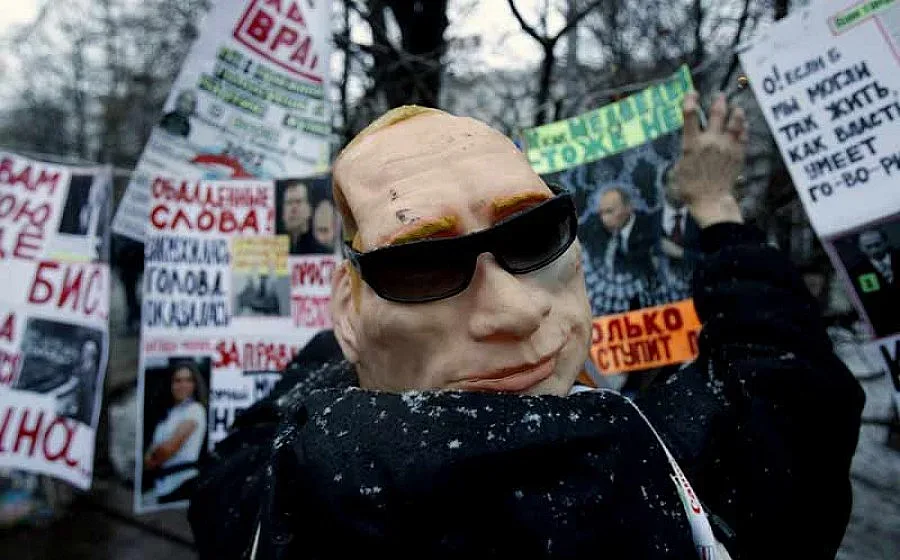 "Путин, върви по дяволите!" резна главата на шефове в "Комерсант"