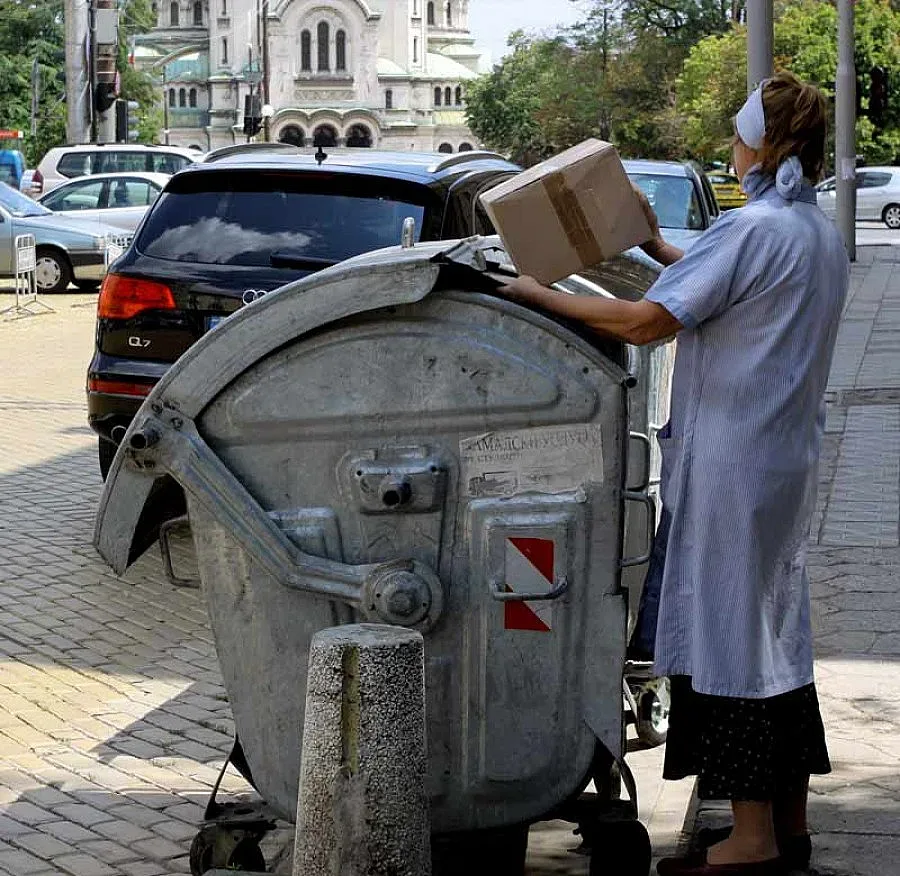 Политика и интереси бавели завода за боклука