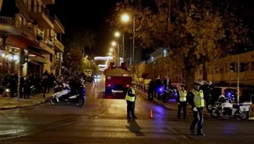 Затворници взеха заложници в Атина