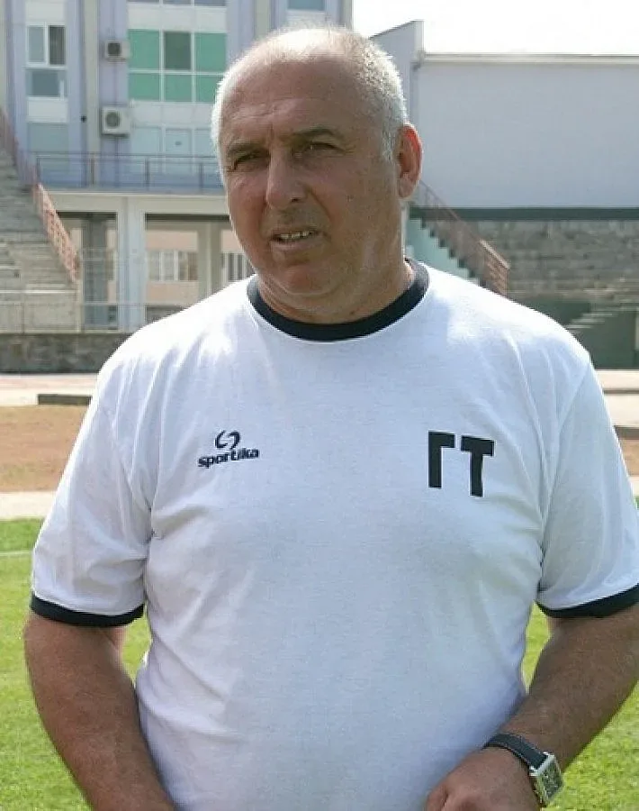 Тодоров вече не е треньор на "Етър"