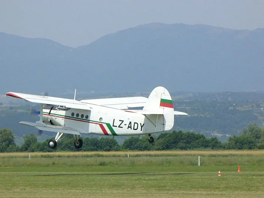 НАП продава самолети и хеликоптери