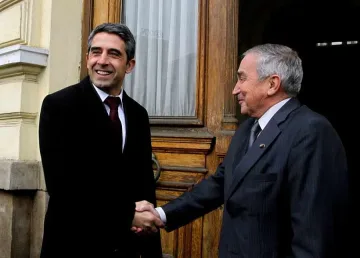 БАН свали черните знамена, Плевнелиев обеща още 14 млн.