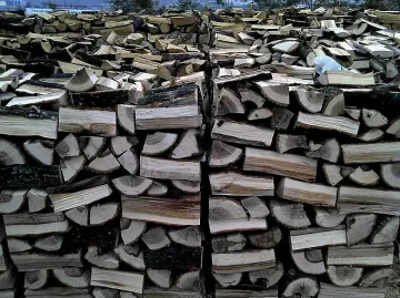 Банда преби семейство за микробус с дърва