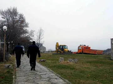 Багери и полиция влязоха в "Русалка"