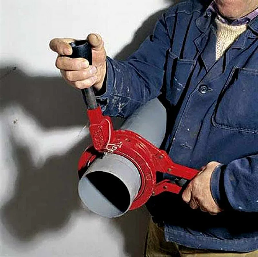 Фалшив водопроводчик обира доверчиви баби 