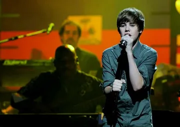 Джъстин Бийбър пя пред Обама на "Коледа във Вашингтон"