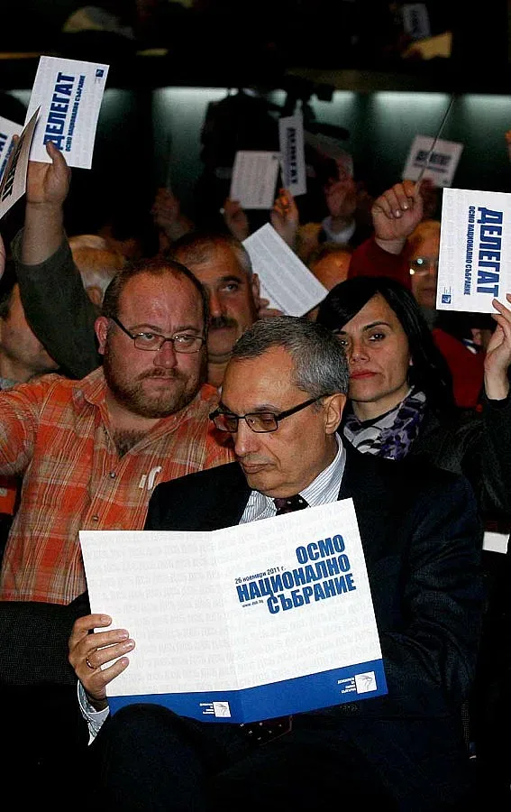 Костов иска дебат за еврото