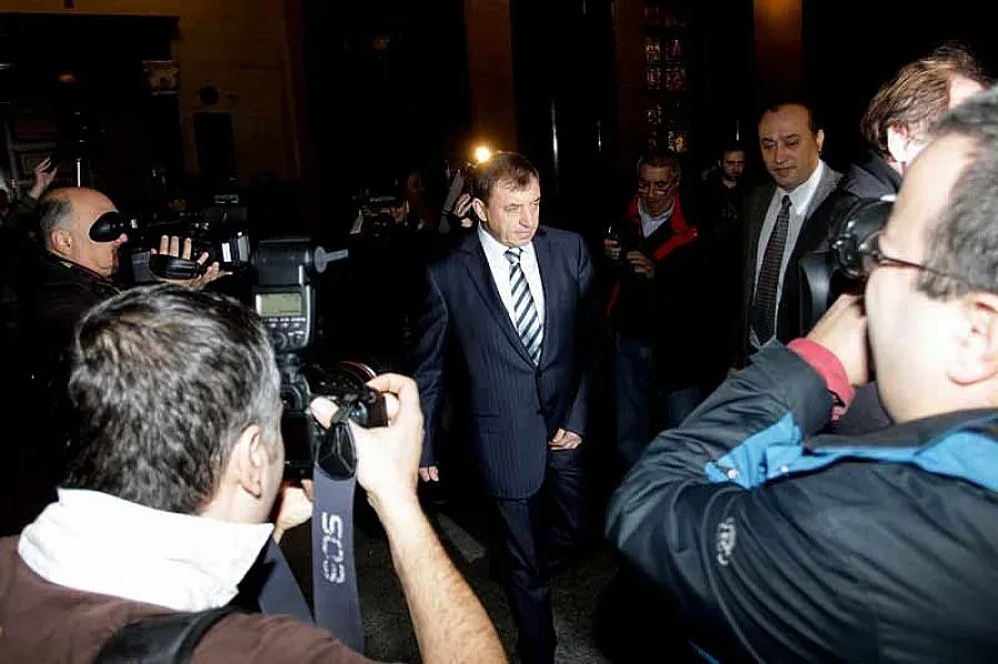 Алексей Петров дойде в съда с 6 адвоката 