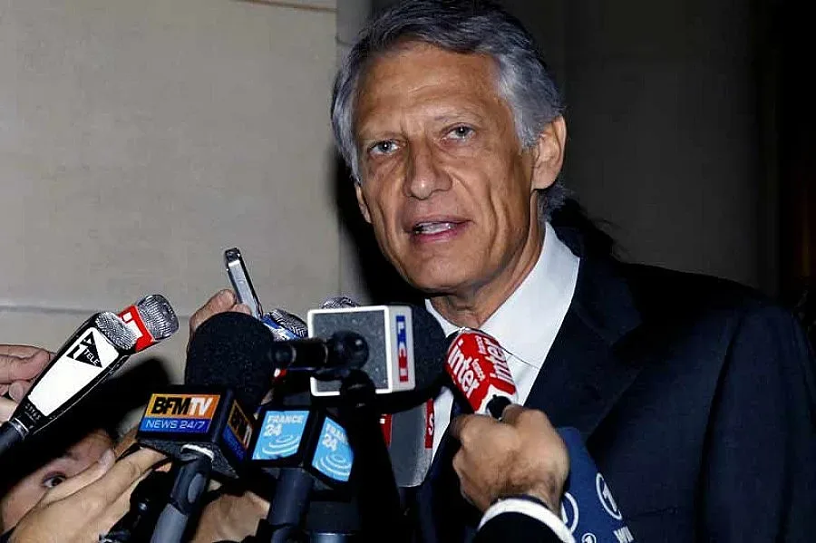 Доминик дьо Вилпен изненадващо се кандидатира за президент