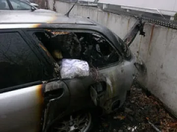 Серийният пироман драсна клечката на още 3 коли